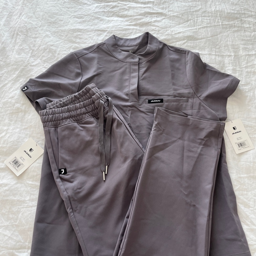 Jaanuu Women's Scrub Set-NWT